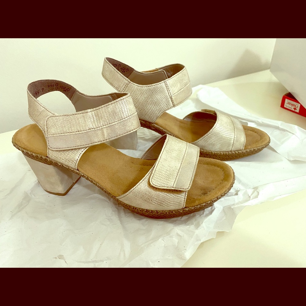 Reiker gold sandal, size 39 (8.5/9)